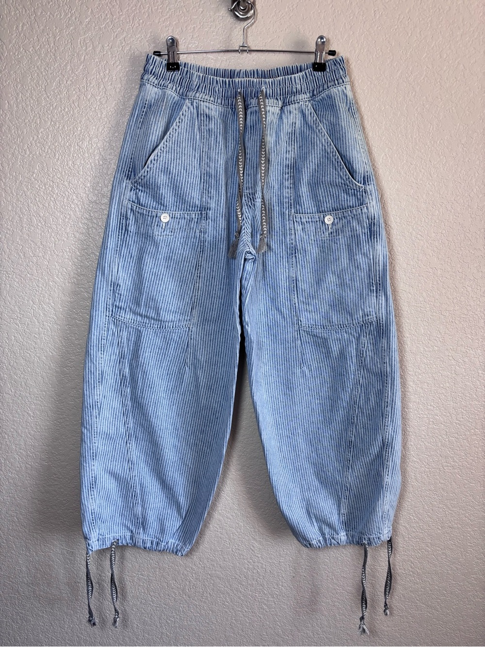 We The Free Bright Eyed Low-Slung Pull-On Barrel Jeans XS $148 - Picture 2 of 7